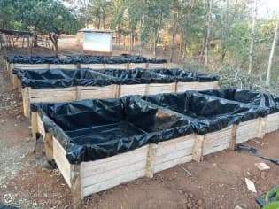 Pond liner material for aquaculture pond construction